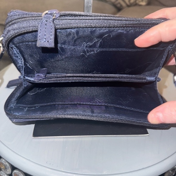 Vera Bradley Classic Navy RFID All in One Crossbody zip around wallet /Wristlet - Picture 2 of 8
